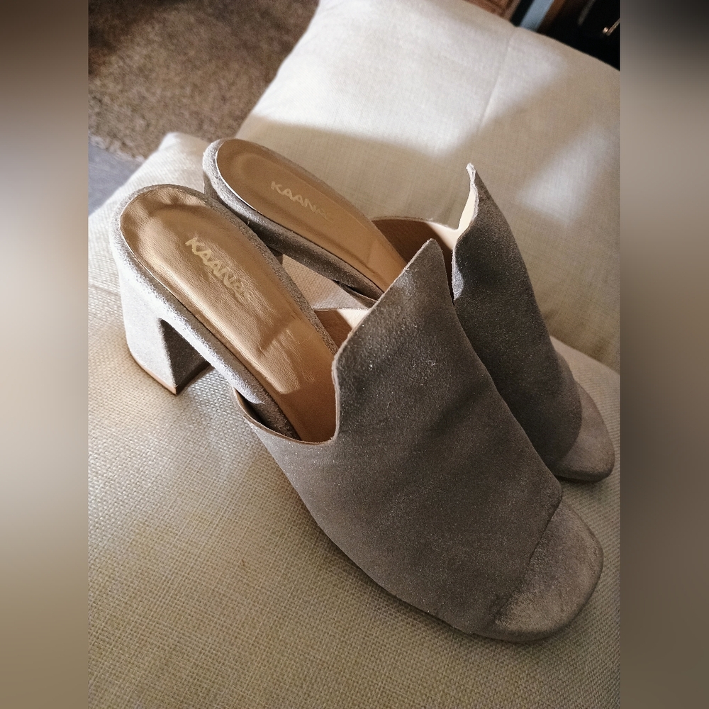 Kaanas block heal shimmer champagne sandals